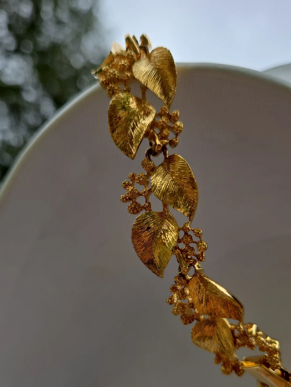 Napier Vintage Gold plated Elegant Gold Leaf Link Necklace - Picture 11 of 16